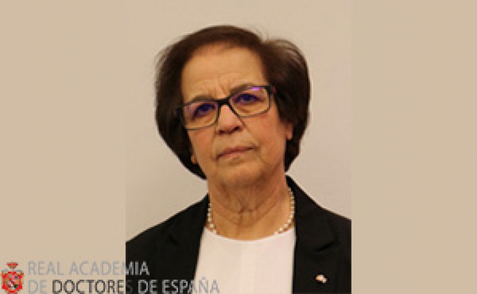 La Dra. Mendonça recibe la insignia de Gran Oficial de Instrucción Pública de Portugal